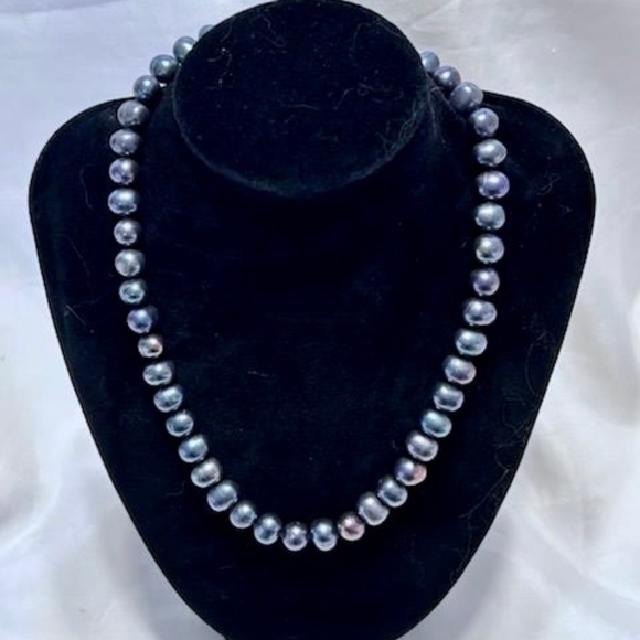 Jewelry - SOLD. Host Pick! Now 30% Off! Genuine Tahitian Black Pearl Necklace 18in